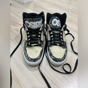 Oasis size 11 high tops